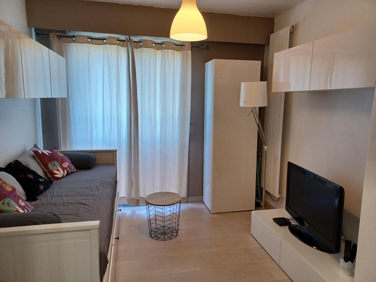 Studio A Nice Avec Piscine ภายนอก รูปภาพ